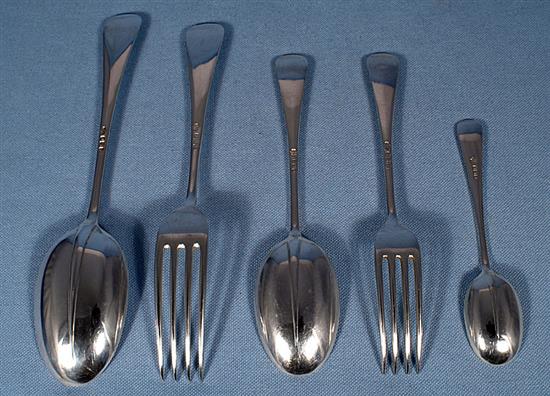 A 1930s canteen of silver rat tail pattern cutlery, by William Hutton & Sons, 52oz/1634 grams.